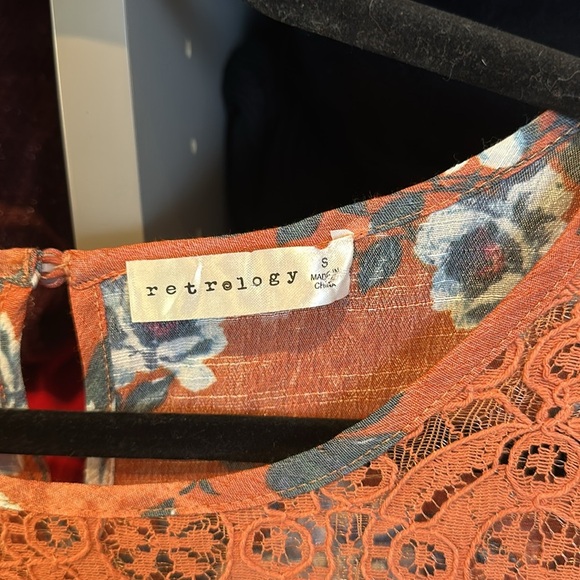 Retrology orange/ blue flowers 3/4 sleeve back button keyhole closure size S - Picture 2 of 3